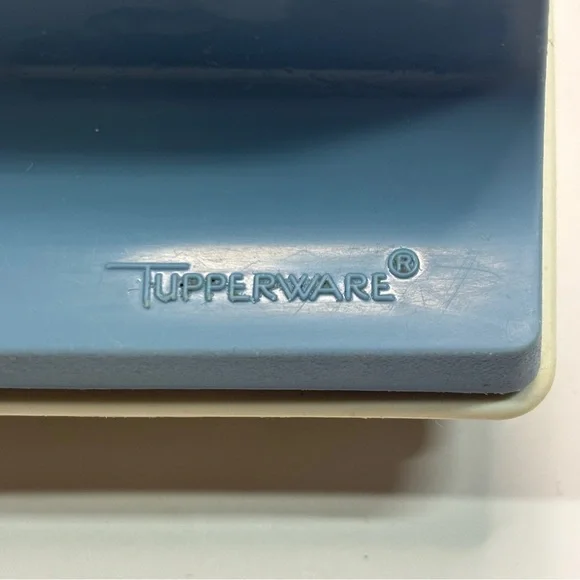 VINTAGE BLUE TUPPERWARE 2 STICK BUTTER DISH - Picture 3 of 7